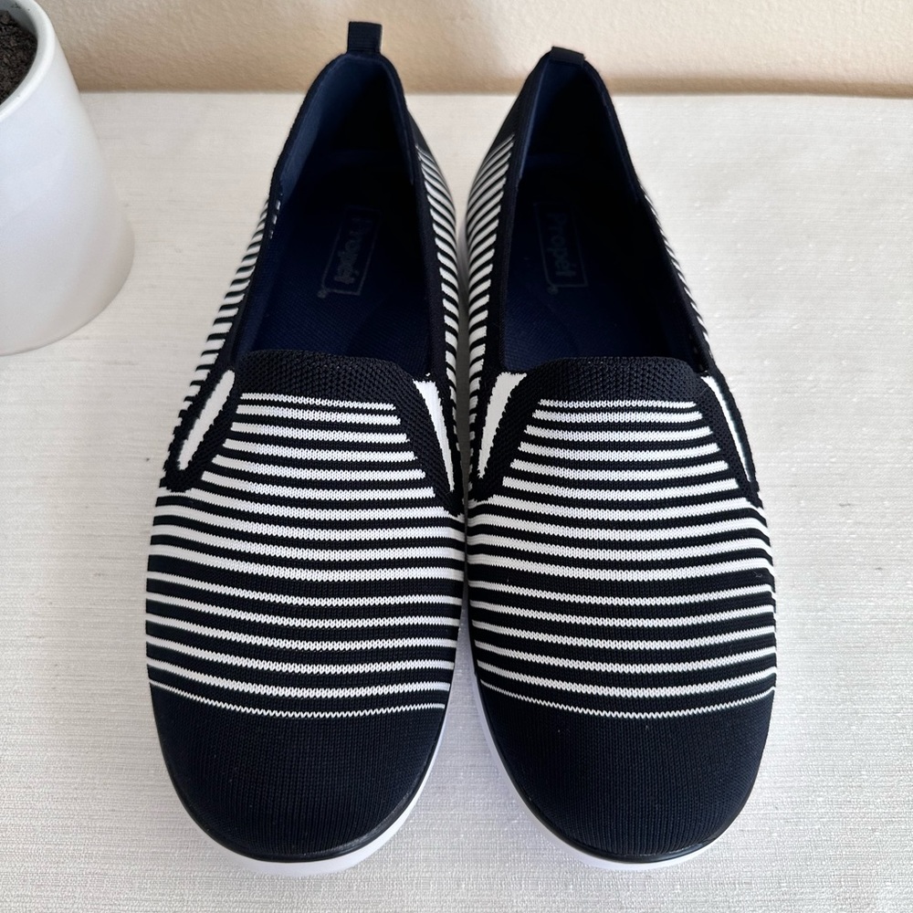 New Propet TravelFit Dark Navy/White Stripe Knit Slip On Sneakers Women’s 10 - Picture 2 of 12